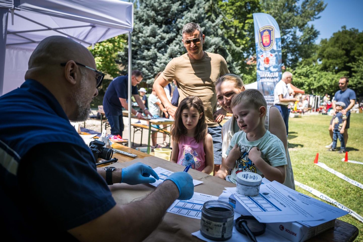 Gyerekektől a nagyszülőkig, mindenkinek akadt izgalmas program a Budavári Önkormányzat apák napi rendezvényén a Czakó utcai Sport- és Szabadidőközpontban (Fotó: Vadnai Szabolcs/Várnegyed)