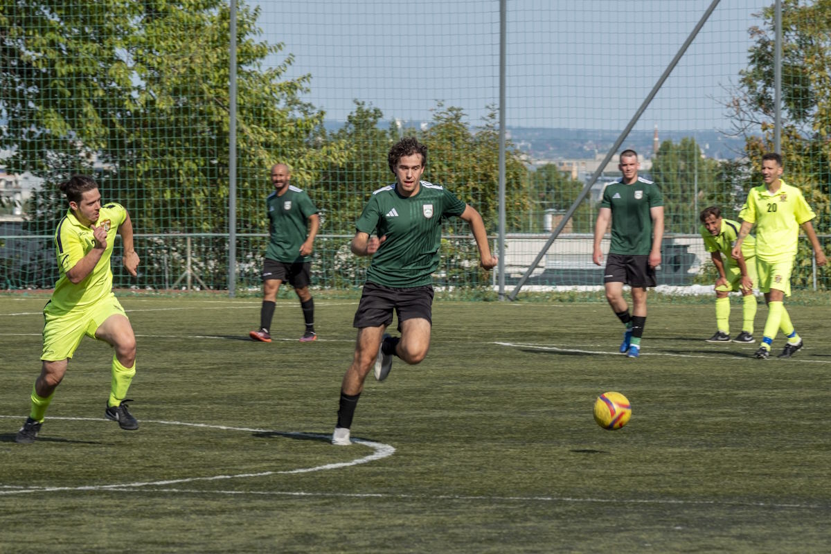 Minden labdáért meg kellett küzdenie a Budavári-Tabahon fiainak a THSE 2000 ellen lejátszott nyitómeccsen (Rényei Erna/Várnegyed)