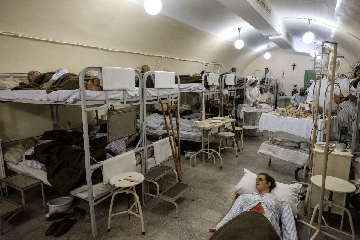 A Sziklakórház egyik berendezett kórterme. Fotó: Tóth Tibor