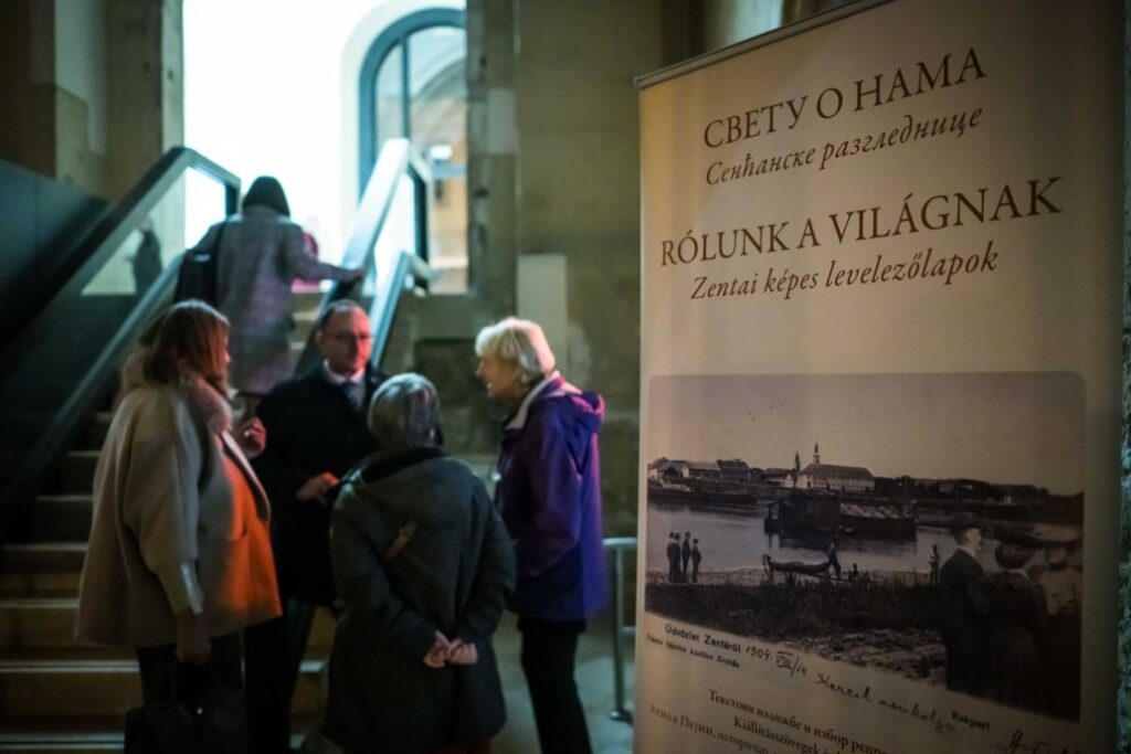Rólunk a világnak. Kiállítás Zenta múltjáról a Mária Magdolna-toronyban.