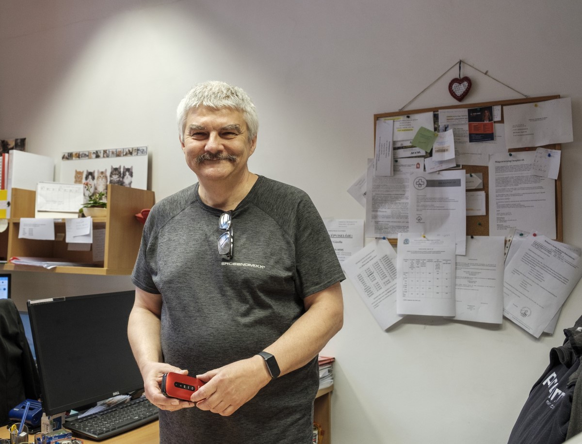 Farkas László, a Budavári Szociális, Gyermekjóléti Szolgáltatási Központ diszpécsere. fotó: Tóth Tibor