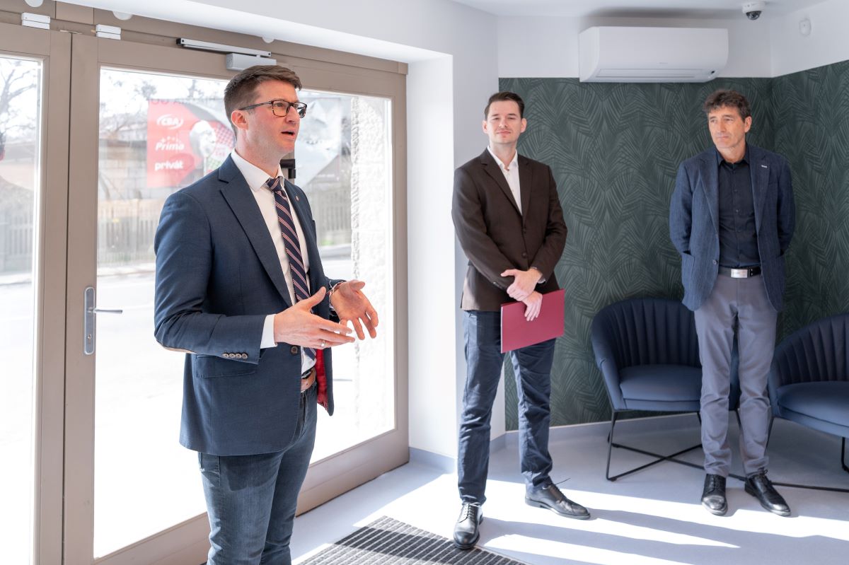 A Budavári Önkormányzat pszichiátriai szakrendelőjének megnyitása a Győző utca 5-ben. Megnyitja: Böröcz László polgármester. Fotó: Törő Balázs