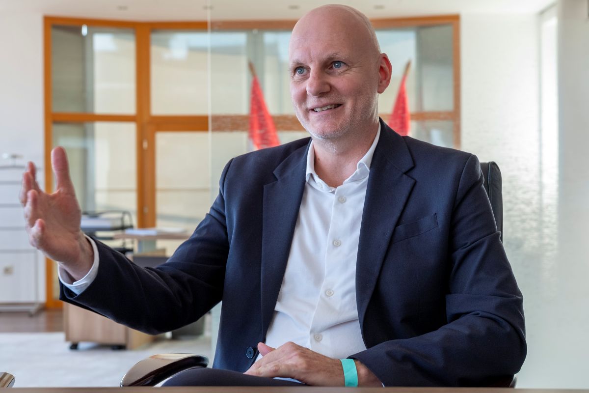 Tanács Zoltán, az 1. sz. oevk Tisza-párti országgyűlési képviselője, tudományos és technológiai miniszter interjút a a Várnegyed magazinnak. Fotó:Tóth Tibor