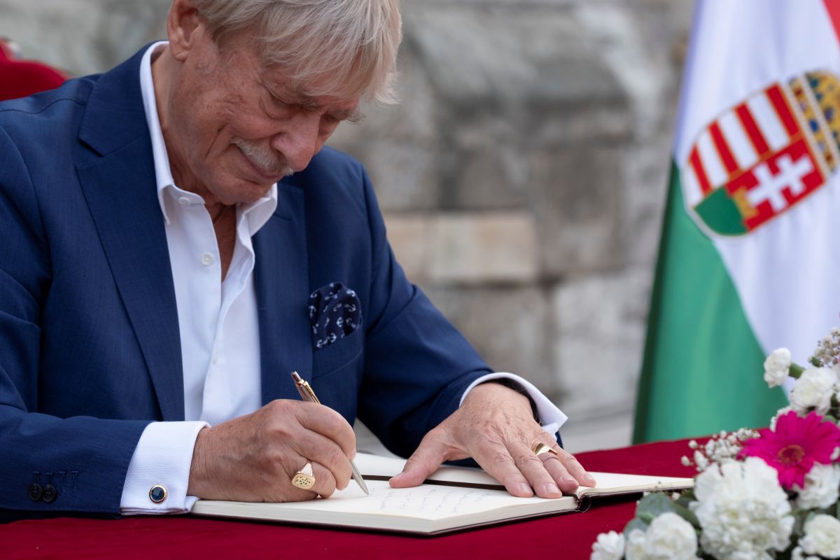 Soltész Rezső díszpolgár a cím átvétele után. Fotó:Tóth Tibor